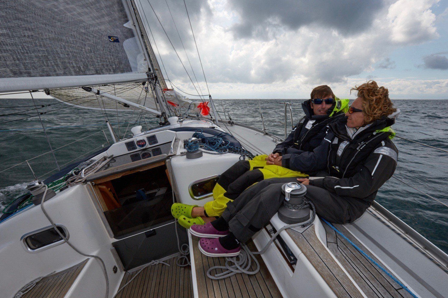Helming FX Fast downwind sailing