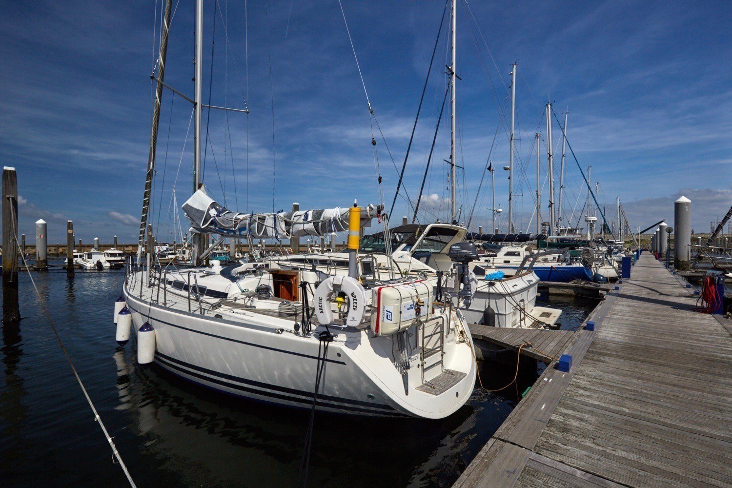 Stern to mooring, starboard side Arcona 400 vertaut